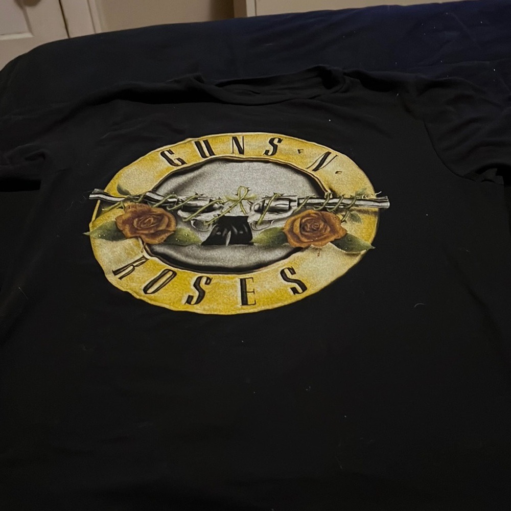 “guns ‘n’ roses” t-shirt